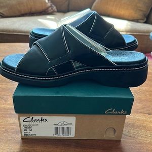 NEW IN BOX! Clarks sandals, 10M, black. Style:Hickory. Open-toe slides.